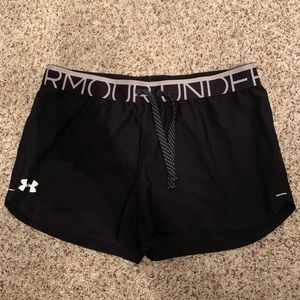 UNDER ARMOUR BLACK SHORTS
